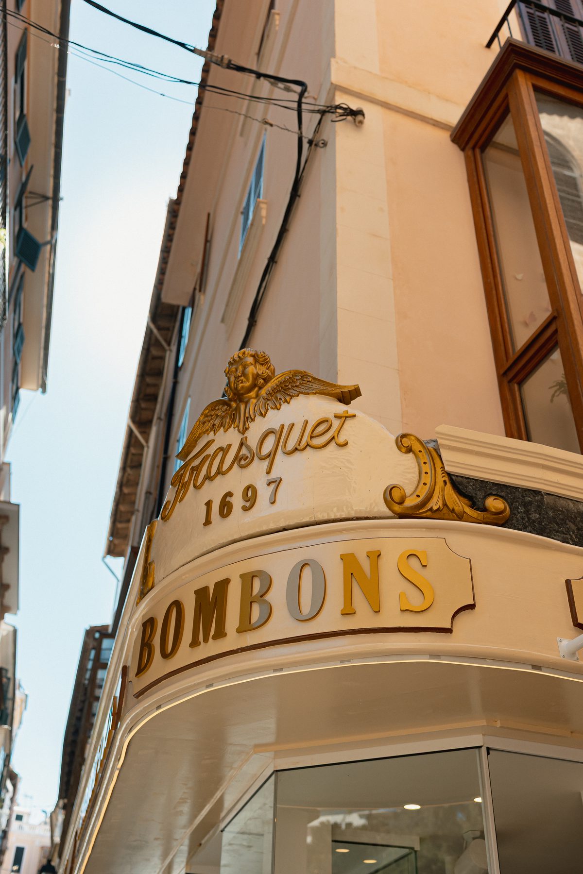 The “Frasquet 1697” crest on the historic façade of Can Frasquet, Palma